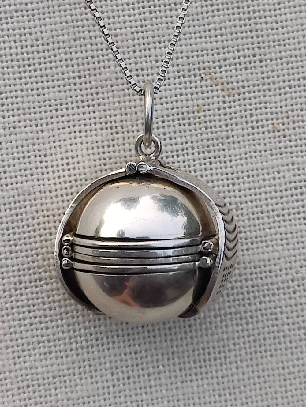 🔥 Vintage Sterling Silver Six Photo Ball Locket Pendant Necklace - Picture 5 of 8